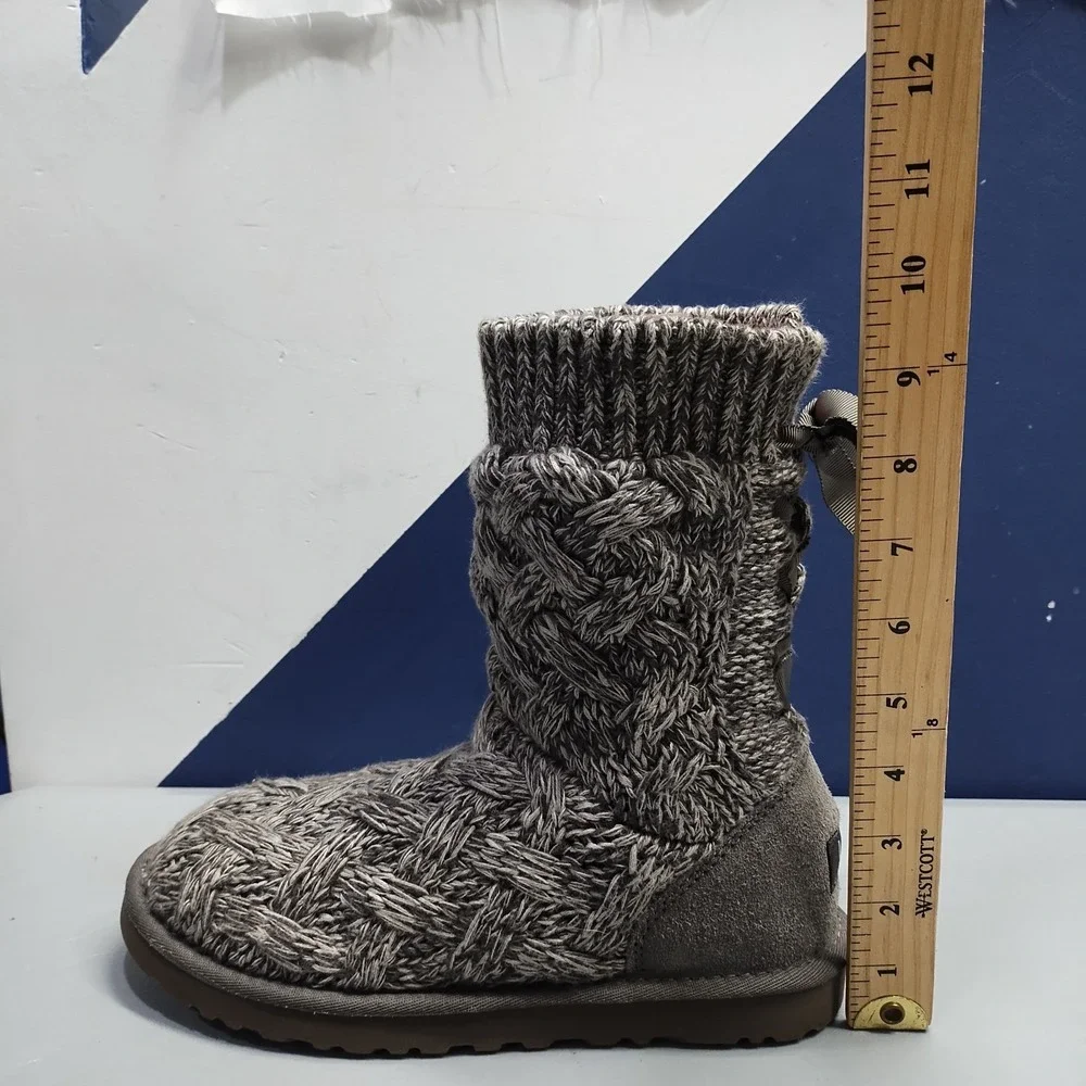 UGG Isla Cable Knit Winter Snow Boots Womens US 7 Gray Back Bow Detail 1008840